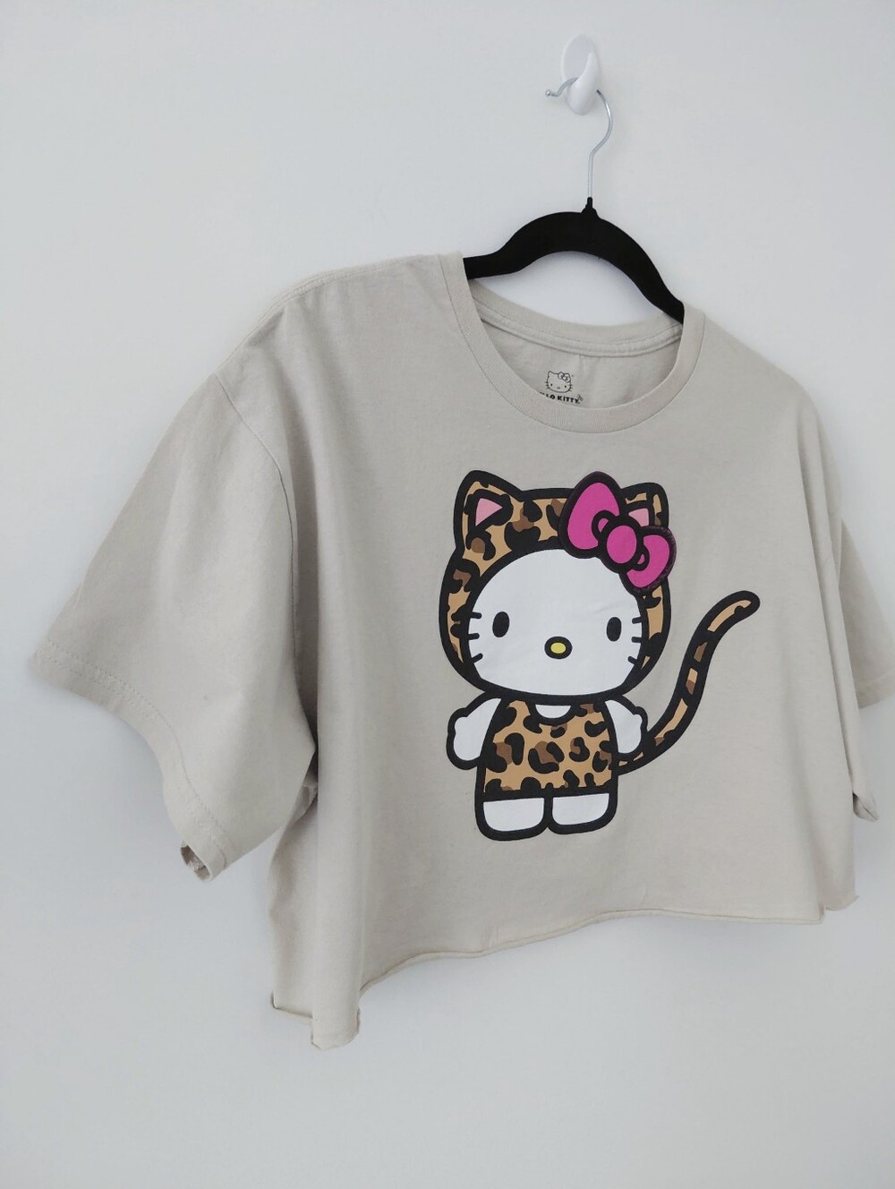 Hello Kitty Leopard Print Crop Tee in Cream with Pink Bow - Picture 3 of 6